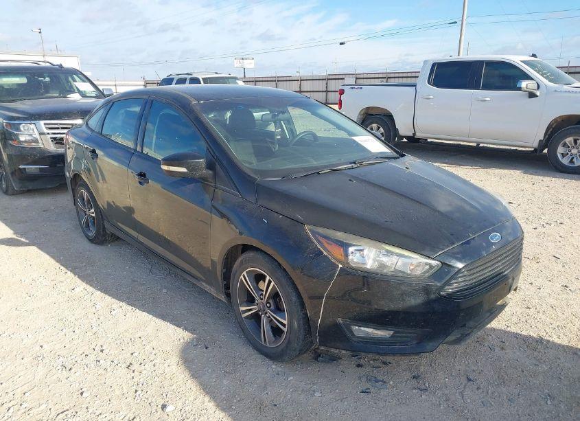 2017 Ford Focus SE (VIN 1FADP3FE9HL343360) main photo