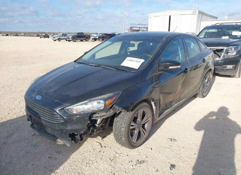 Photo 2 of 2017 Ford Focus SE (VIN 1FADP3FE9HL343360)