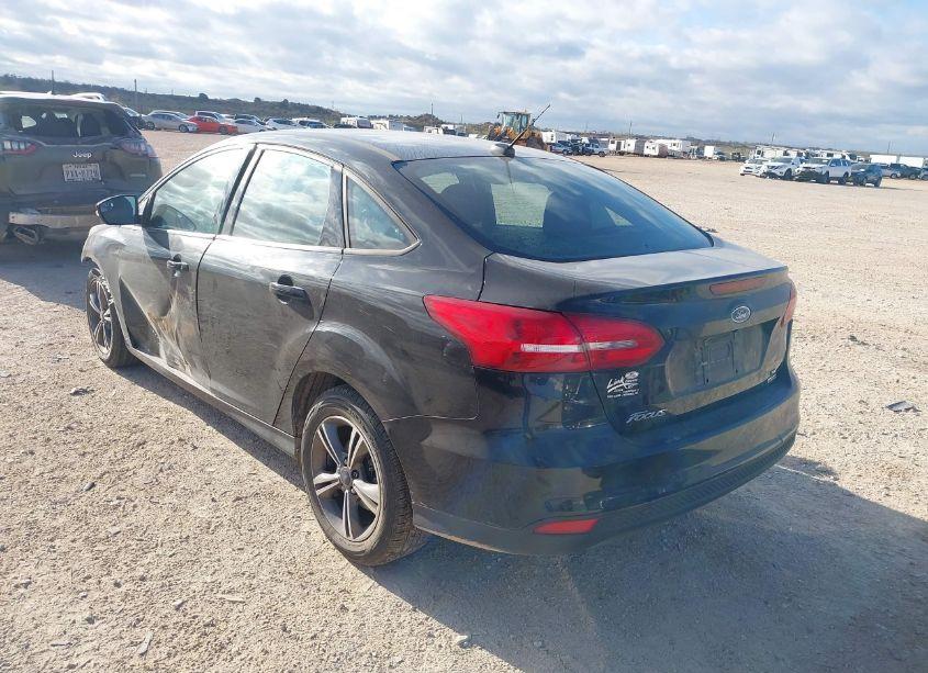 Photo 3 of 2017 Ford Focus SE (VIN 1FADP3FE9HL343360)