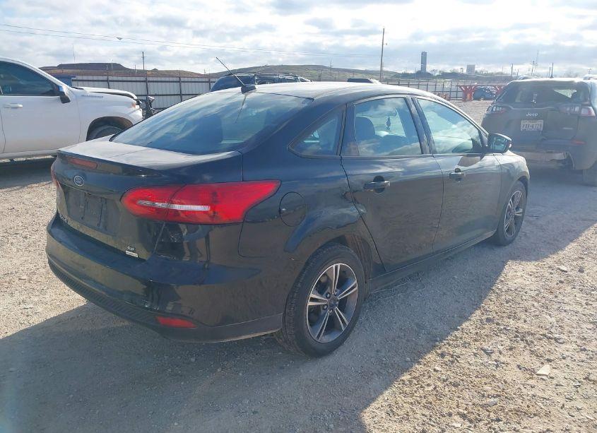 Photo 4 of 2017 Ford Focus SE (VIN 1FADP3FE9HL343360)