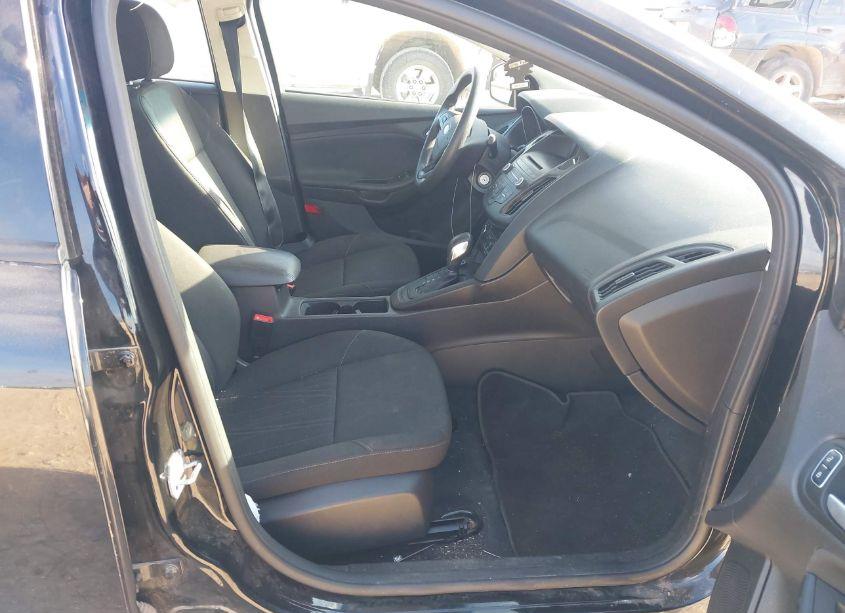 Photo 5 of 2017 Ford Focus SE (VIN 1FADP3FE9HL343360)