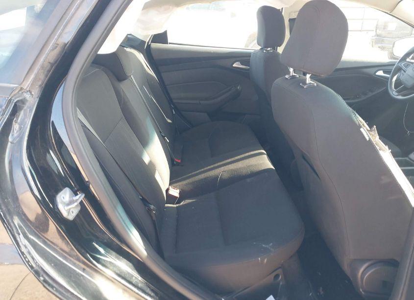 Photo 8 of 2017 Ford Focus SE (VIN 1FADP3FE9HL343360)