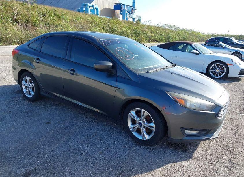 2018 Ford Focus SE (VIN 1FADP3FE9JL227002) main photo