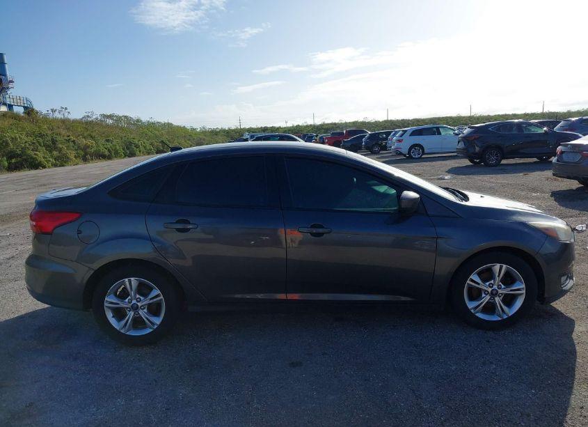 Photo 13 of 2018 Ford Focus SE (VIN 1FADP3FE9JL227002)