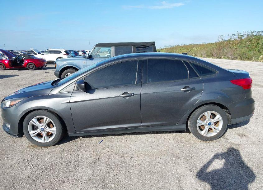 Photo 14 of 2018 Ford Focus SE (VIN 1FADP3FE9JL227002)