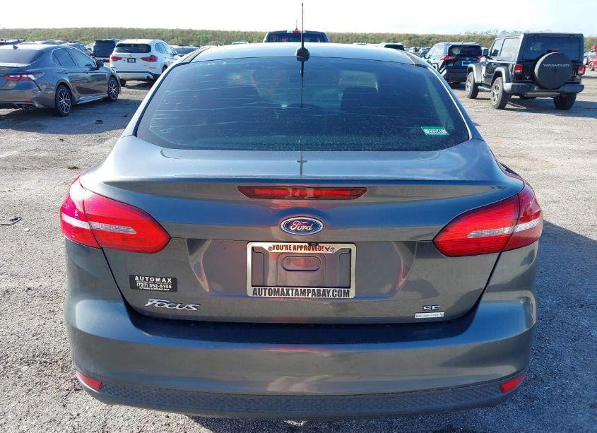 Photo 16 of 2018 Ford Focus SE (VIN 1FADP3FE9JL227002)