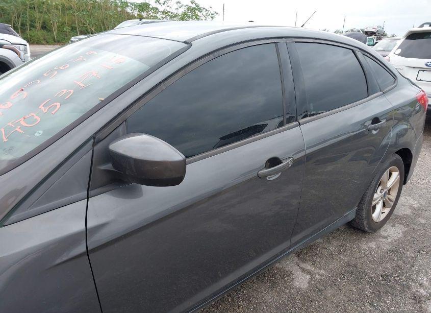 Photo 6 of 2018 Ford Focus SE (VIN 1FADP3FE9JL227002)