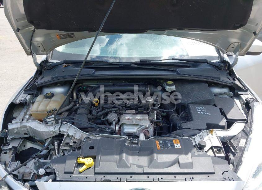 Photo 10 of 2018 Ford Focus SE (VIN 1FADP3FE9JL241661)