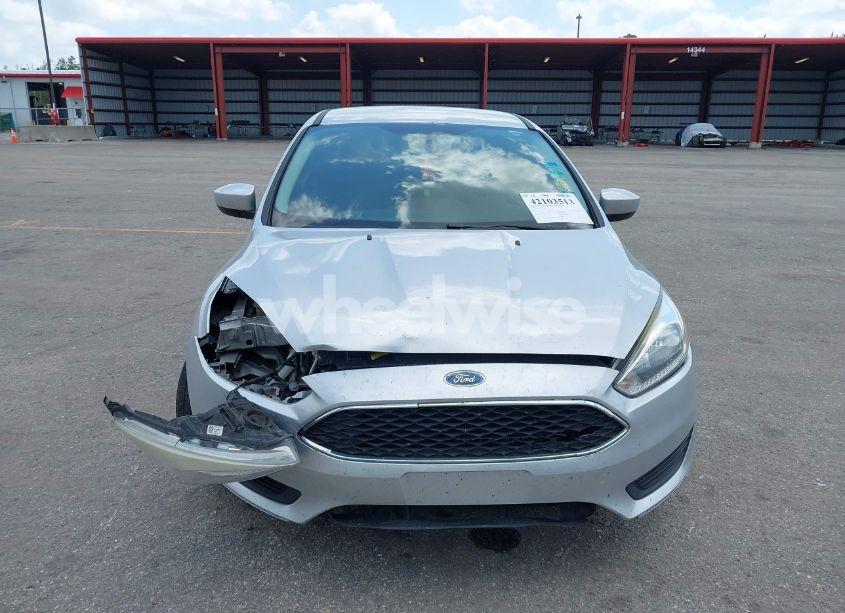 Photo 12 of 2018 Ford Focus SE (VIN 1FADP3FE9JL241661)