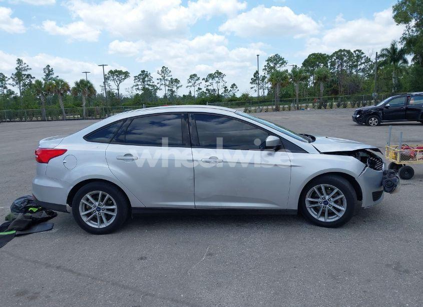 Photo 13 of 2018 Ford Focus SE (VIN 1FADP3FE9JL241661)