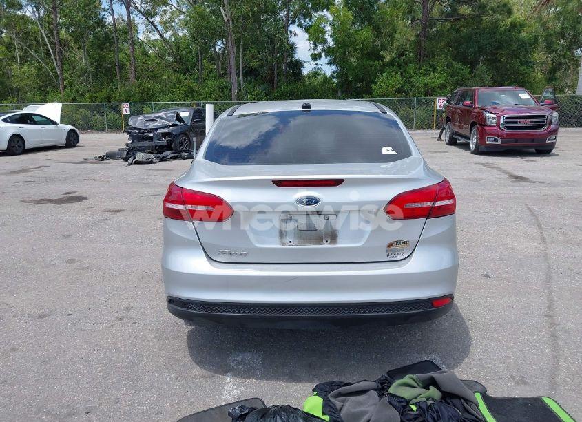 Photo 16 of 2018 Ford Focus SE (VIN 1FADP3FE9JL241661)