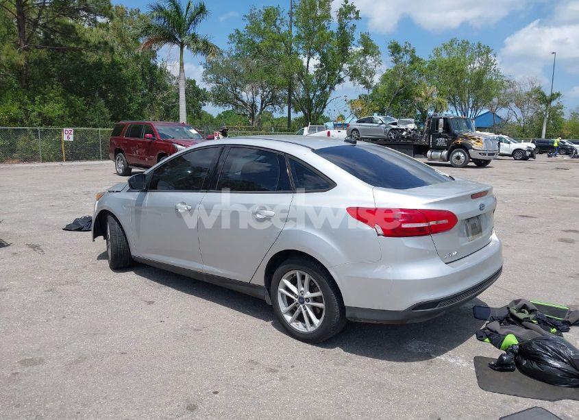 Photo 3 of 2018 Ford Focus SE (VIN 1FADP3FE9JL241661)