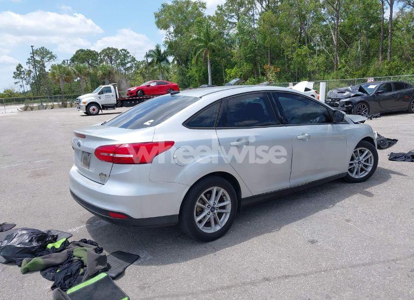 Photo 4 of 2018 Ford Focus SE (VIN 1FADP3FE9JL241661)