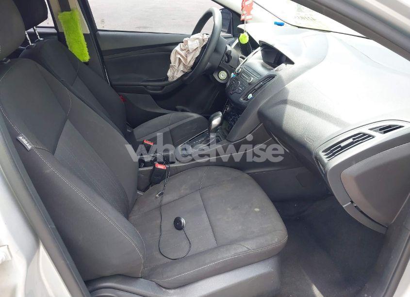 Photo 5 of 2018 Ford Focus SE (VIN 1FADP3FE9JL241661)