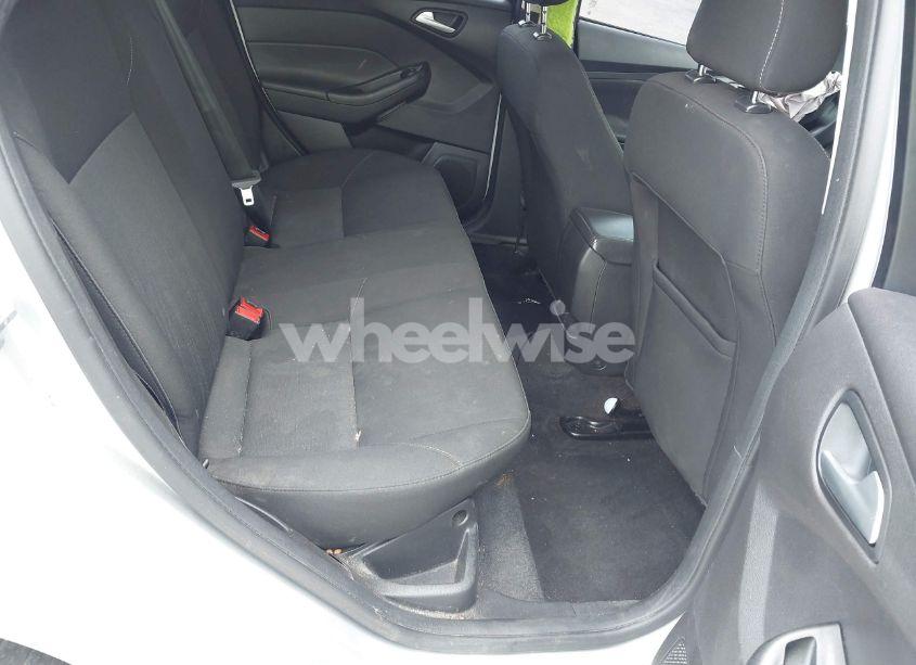 Photo 8 of 2018 Ford Focus SE (VIN 1FADP3FE9JL241661)