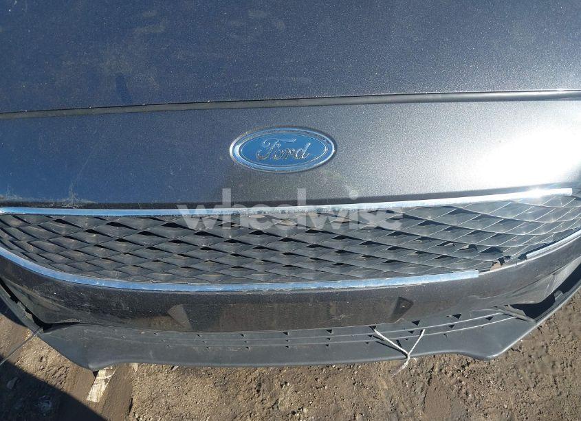 Photo 10 of 2018 Ford Focus SE (VIN 1FADP3FE9JL242695)