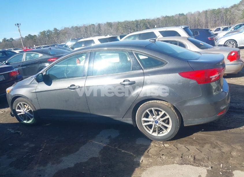 Photo 14 of 2018 Ford Focus SE (VIN 1FADP3FE9JL242695)