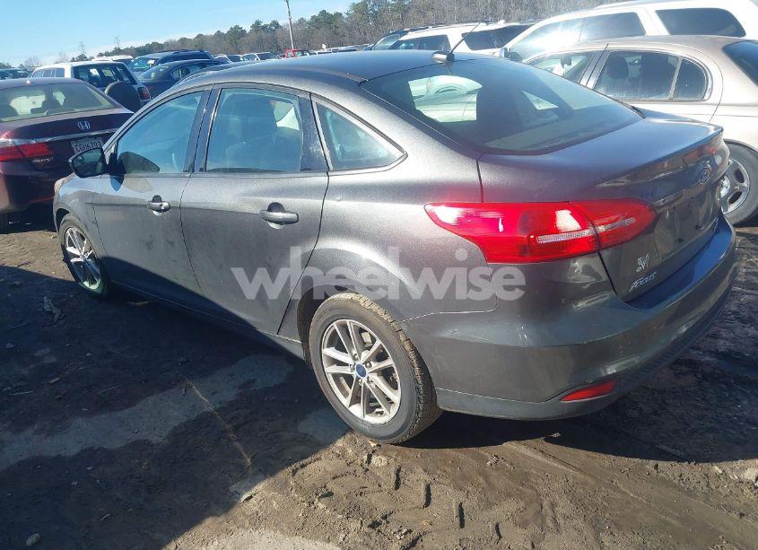 Photo 3 of 2018 Ford Focus SE (VIN 1FADP3FE9JL242695)