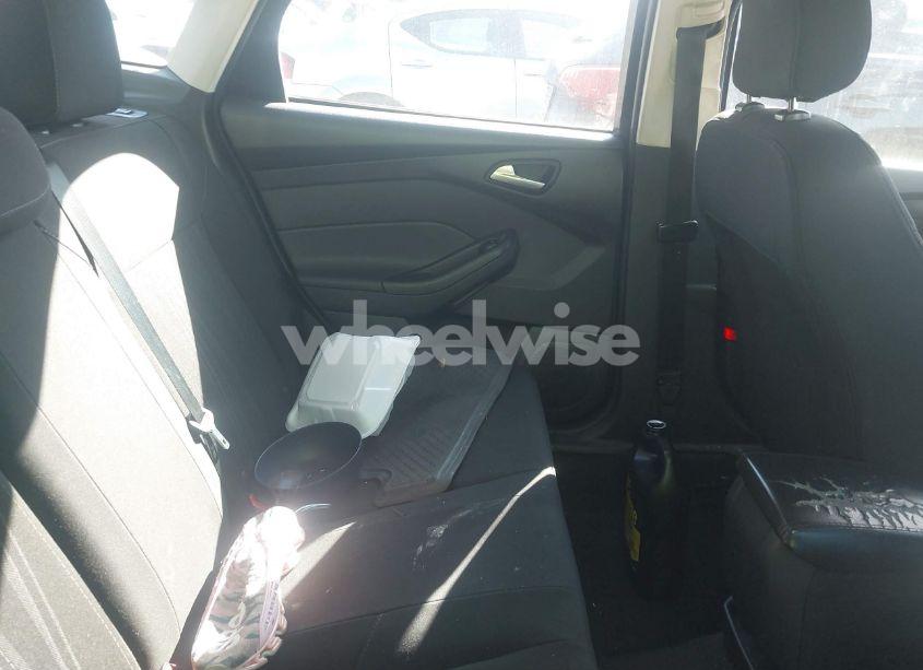 Photo 8 of 2018 Ford Focus SE (VIN 1FADP3FE9JL242695)