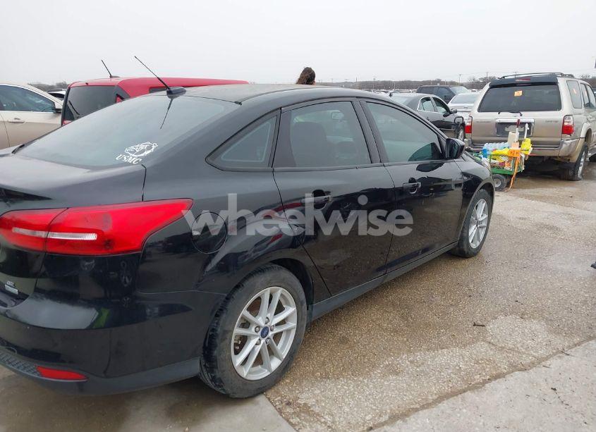 Photo 13 of 2018 Ford Focus SE (VIN 1FADP3FE9JL244026)