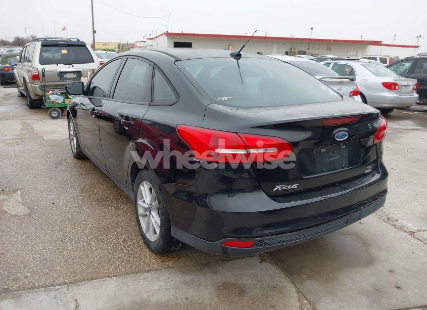 Photo 3 of 2018 Ford Focus SE (VIN 1FADP3FE9JL244026)