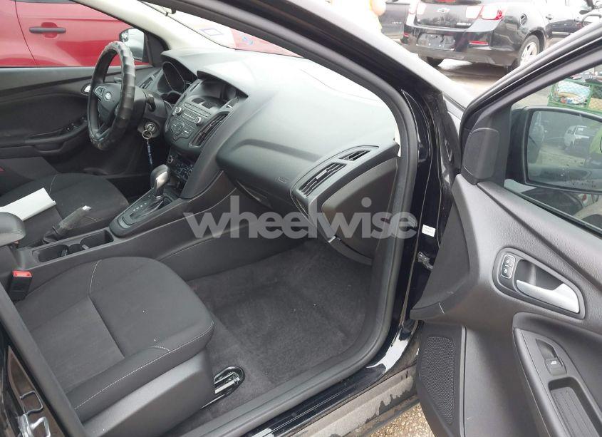 Photo 5 of 2018 Ford Focus SE (VIN 1FADP3FE9JL244026)