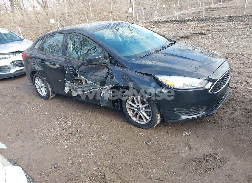 2018 Ford Focus SE (VIN 1FADP3FE9JL297924) main photo