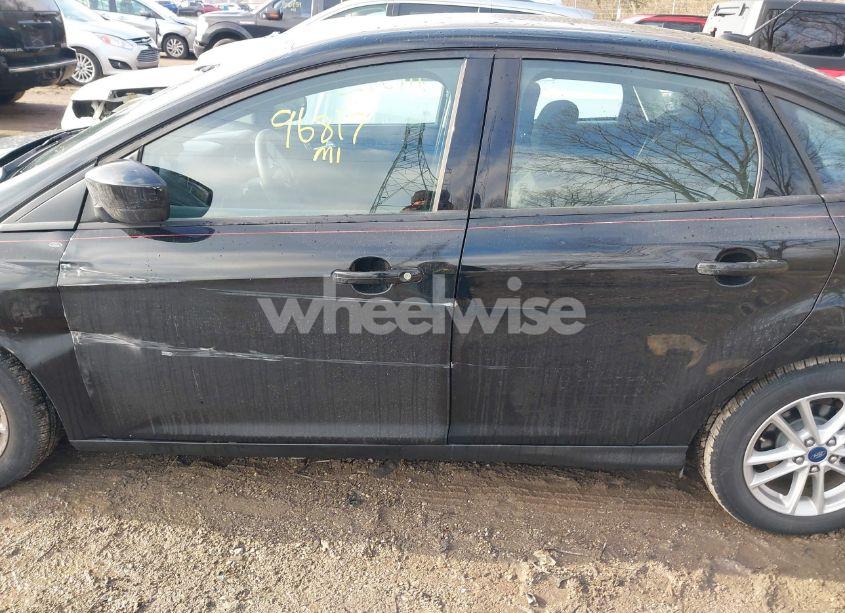 Photo 14 of 2018 Ford Focus SE (VIN 1FADP3FE9JL297924)