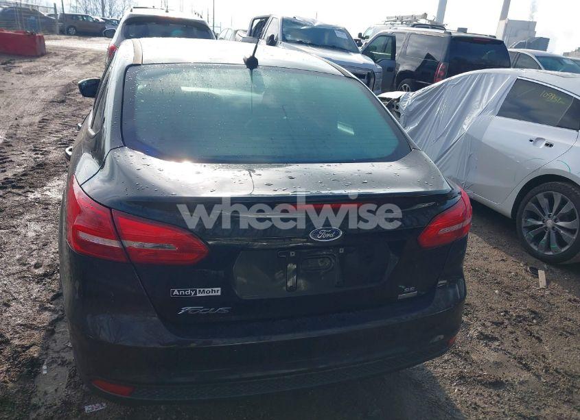 Photo 16 of 2018 Ford Focus SE (VIN 1FADP3FE9JL297924)