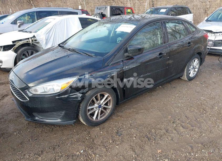Photo 2 of 2018 Ford Focus SE (VIN 1FADP3FE9JL297924)