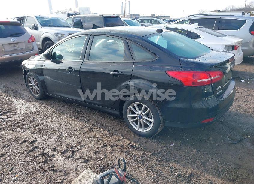 Photo 3 of 2018 Ford Focus SE (VIN 1FADP3FE9JL297924)