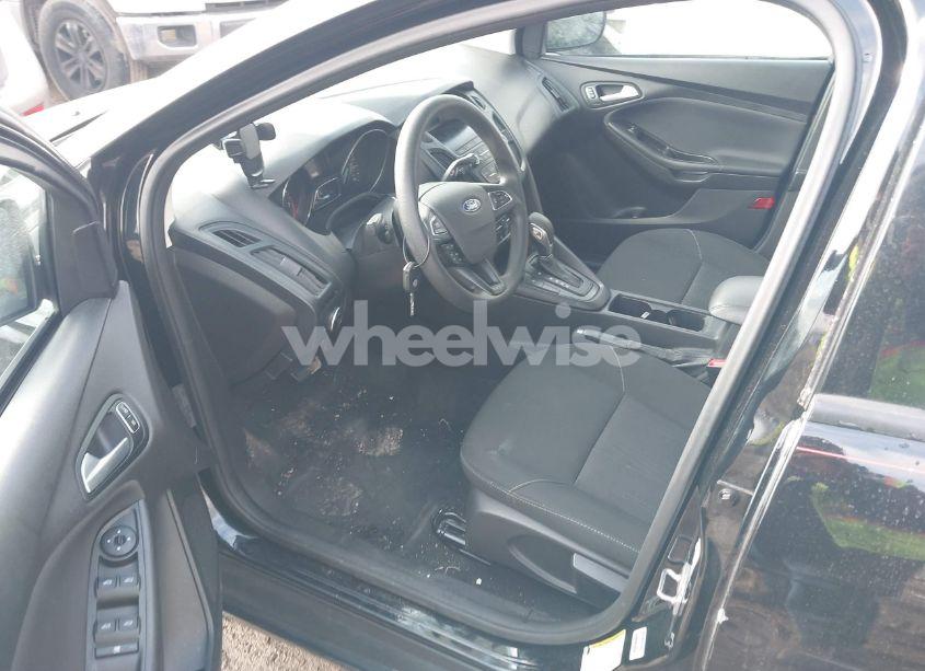 Photo 5 of 2018 Ford Focus SE (VIN 1FADP3FE9JL297924)