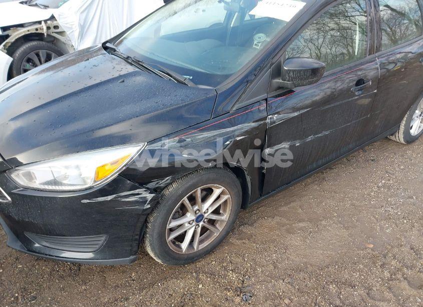 Photo 6 of 2018 Ford Focus SE (VIN 1FADP3FE9JL297924)