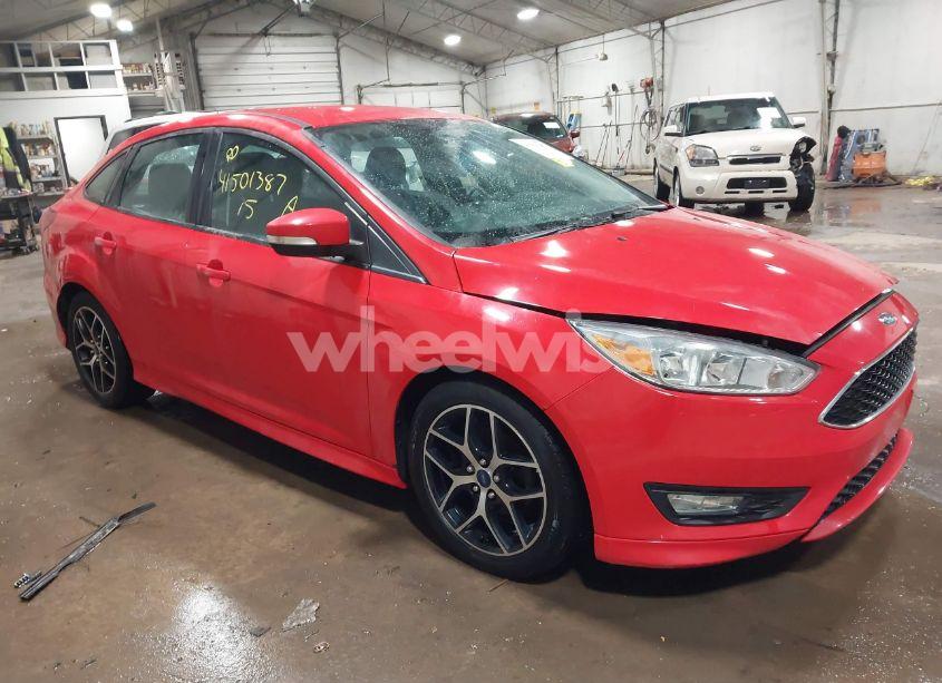 2015 Ford Focus SE (VIN 1FADP3FEXFL286681) main photo