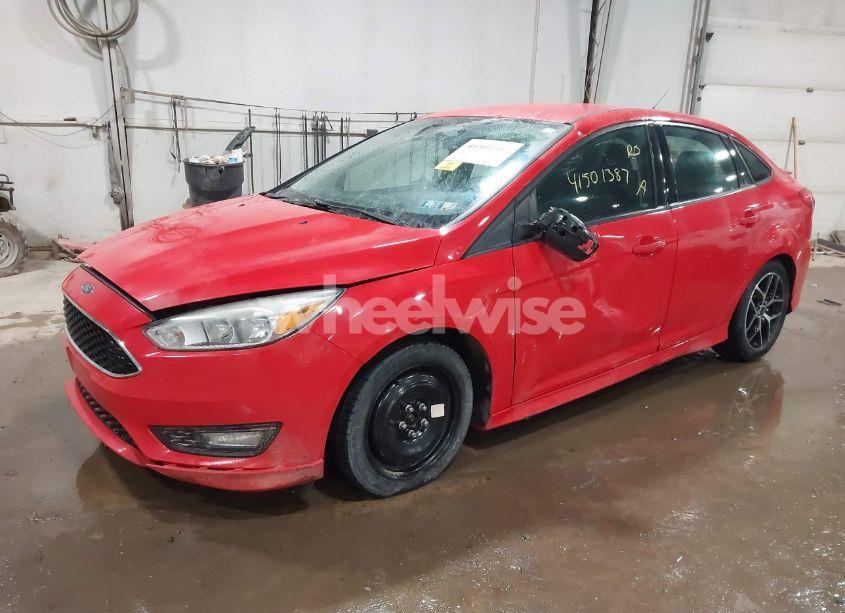 Photo 2 of 2015 Ford Focus SE (VIN 1FADP3FEXFL286681)