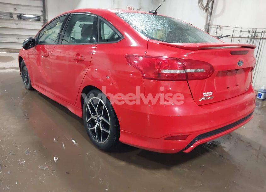 Photo 3 of 2015 Ford Focus SE (VIN 1FADP3FEXFL286681)