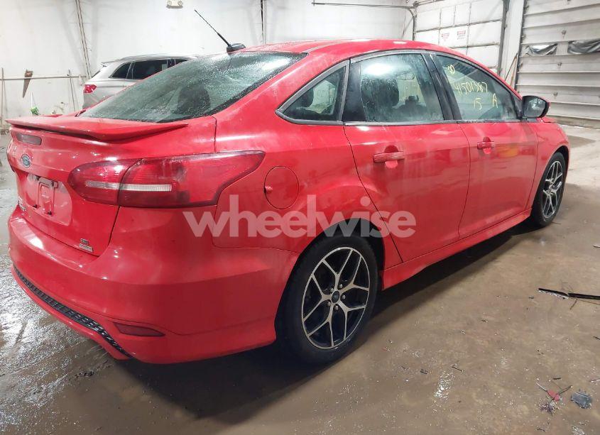 Photo 4 of 2015 Ford Focus SE (VIN 1FADP3FEXFL286681)