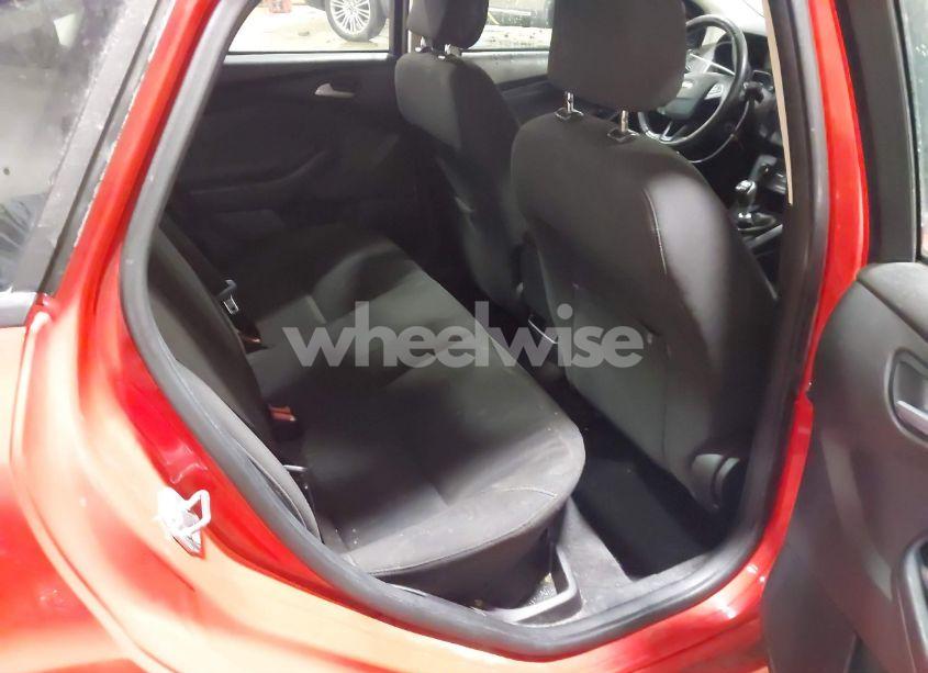 Photo 8 of 2015 Ford Focus SE (VIN 1FADP3FEXFL286681)