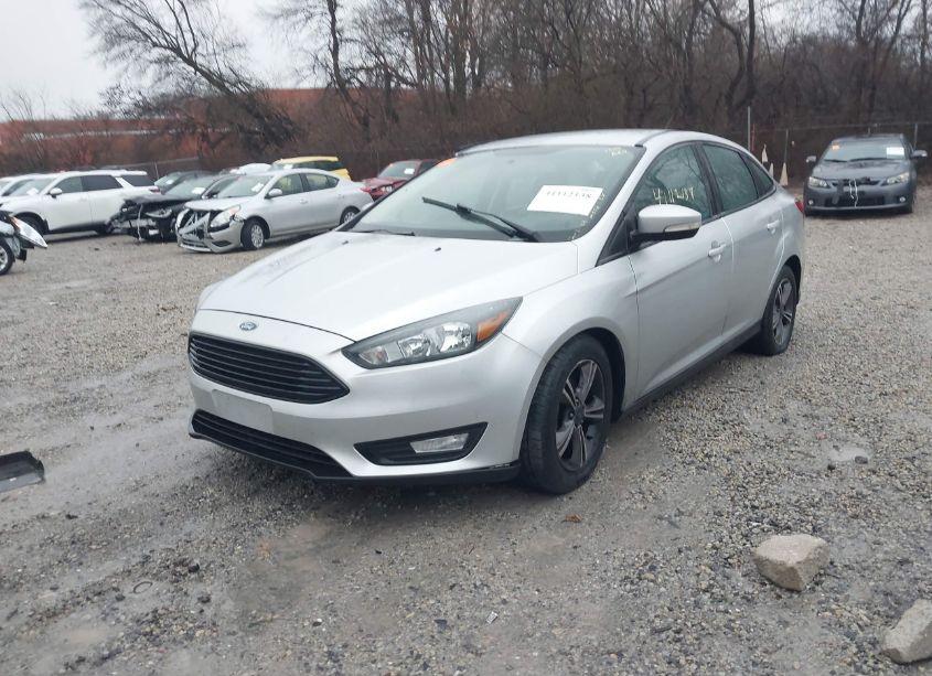 Photo 2 of 2017 Ford Focus SE (VIN 1FADP3FEXHL318323)