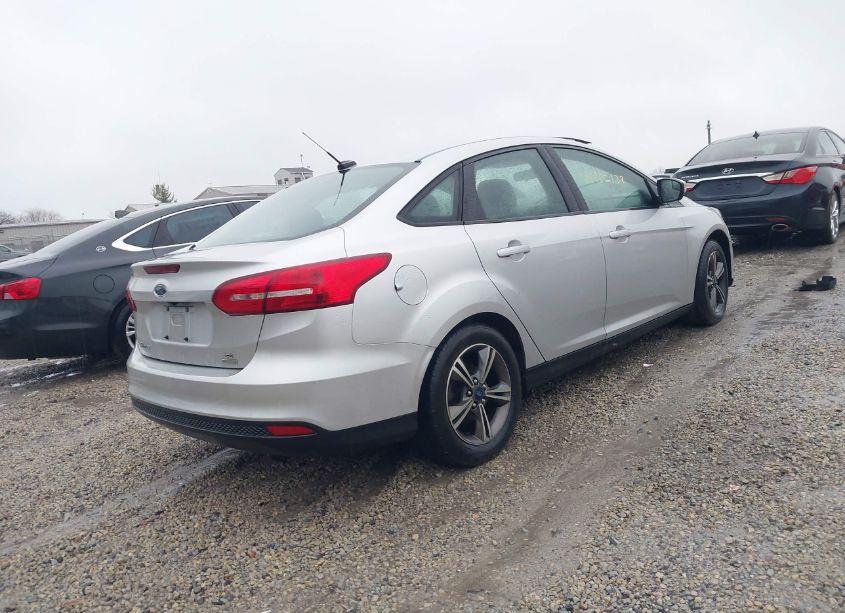 Photo 4 of 2017 Ford Focus SE (VIN 1FADP3FEXHL318323)