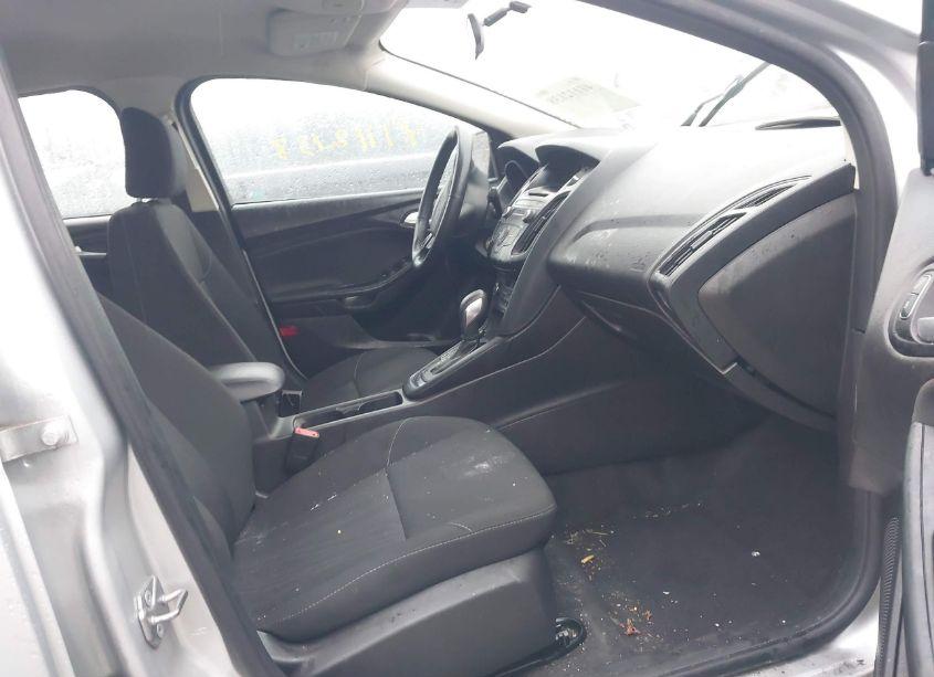 Photo 5 of 2017 Ford Focus SE (VIN 1FADP3FEXHL318323)