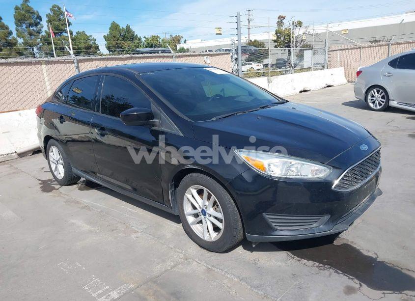 2018 Ford Focus SE (VIN 1FADP3FEXJL205784) main photo
