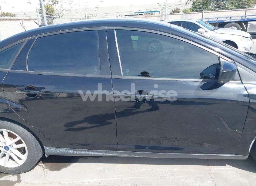 Photo 13 of 2018 Ford Focus SE (VIN 1FADP3FEXJL205784)