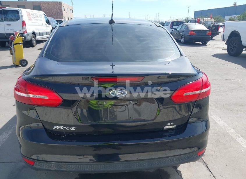 Photo 16 of 2018 Ford Focus SE (VIN 1FADP3FEXJL205784)