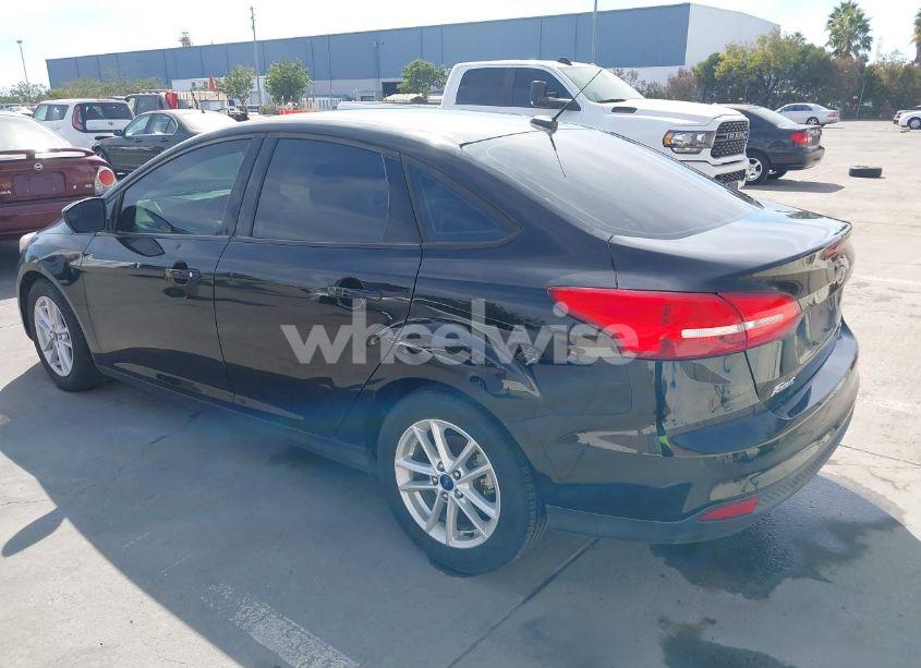 Photo 3 of 2018 Ford Focus SE (VIN 1FADP3FEXJL205784)
