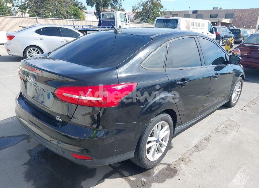 Photo 4 of 2018 Ford Focus SE (VIN 1FADP3FEXJL205784)
