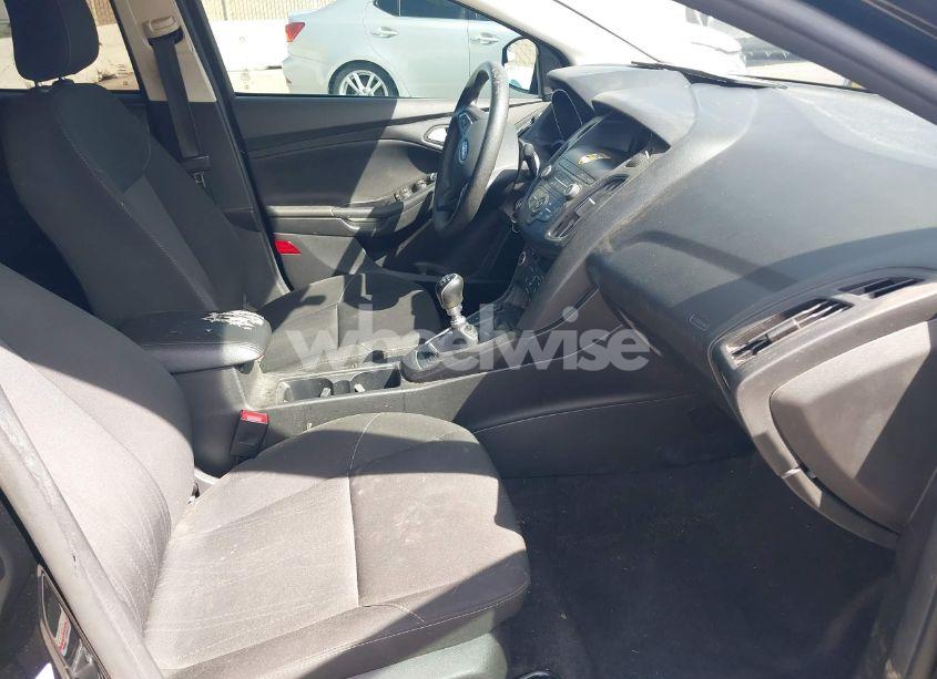 Photo 5 of 2018 Ford Focus SE (VIN 1FADP3FEXJL205784)