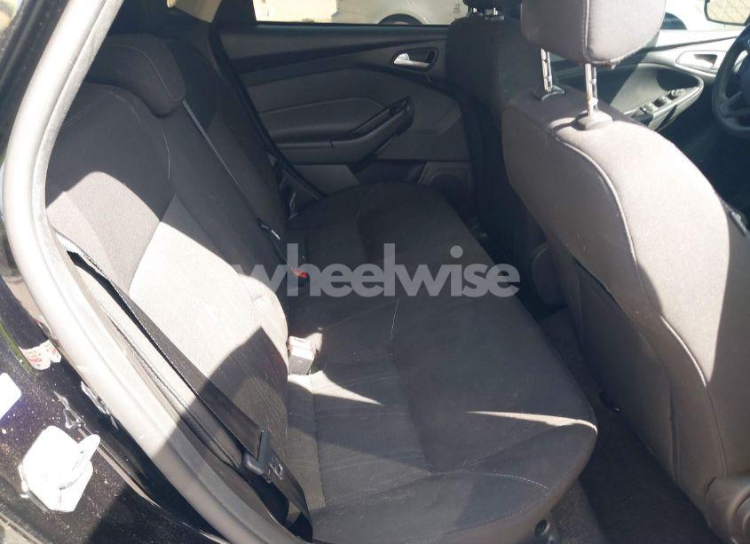 Photo 8 of 2018 Ford Focus SE (VIN 1FADP3FEXJL205784)