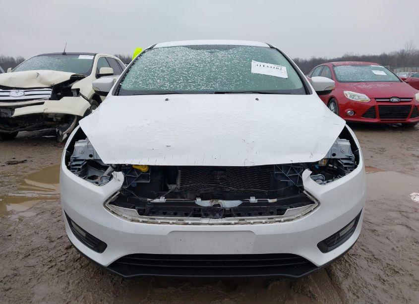 Photo 13 of 2018 Ford Focus SE (VIN 1FADP3FEXJL216137)