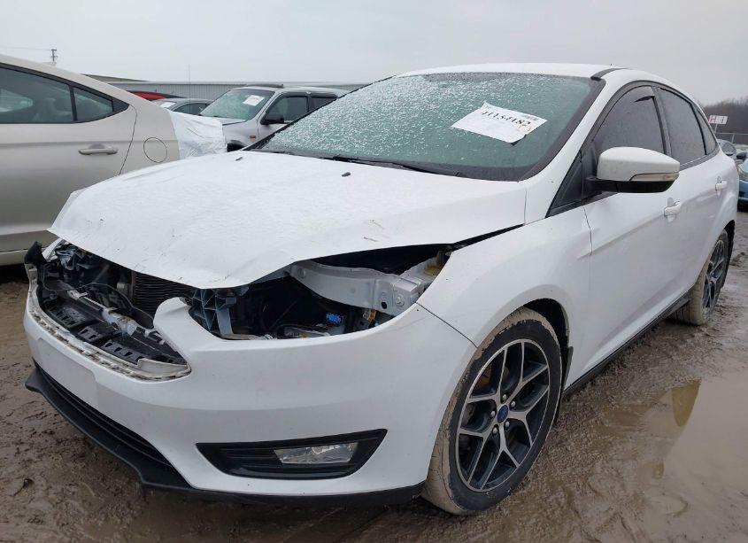 Photo 2 of 2018 Ford Focus SE (VIN 1FADP3FEXJL216137)